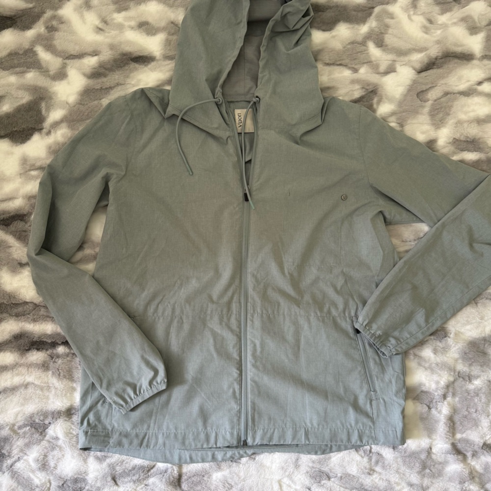 Vuori Women's Trainer Shell in Color: VINTAGE PISTACHIO LINEN